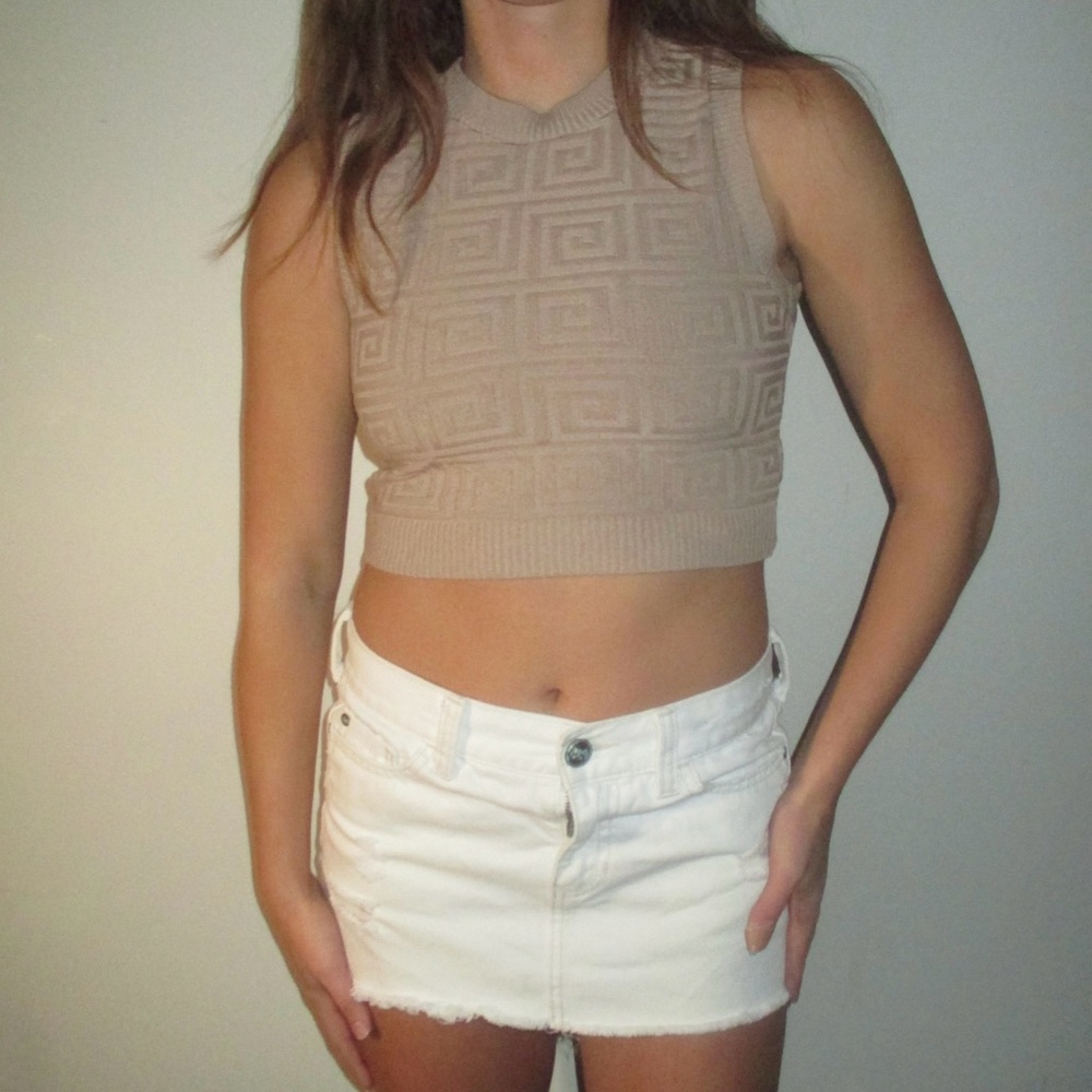 Beige unique patterned cropped tank! Amazing quality and only worn once!